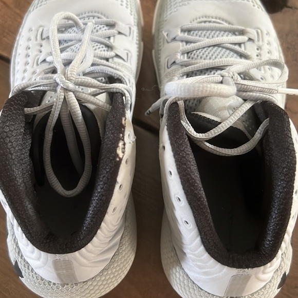 UA HOVR basketball shoes. Size 8 - Picture 5 of 8